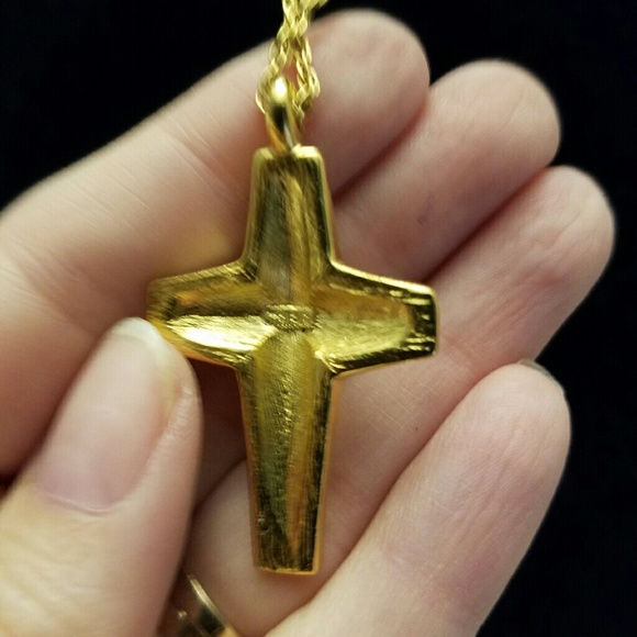 Trifari necklace with a cross pendant - Picture 3 of 8